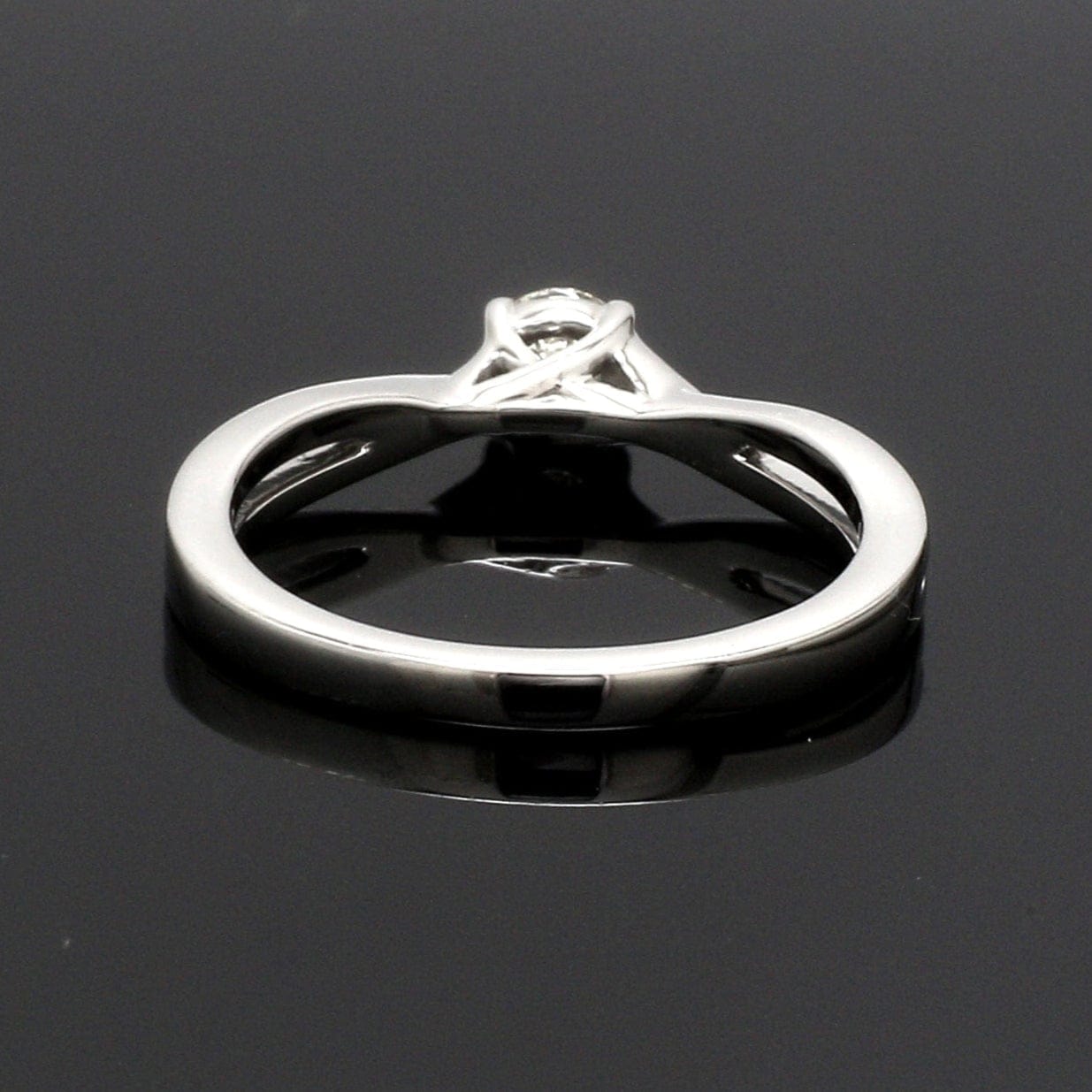 Jewelove™ Rings VS J / Women's Band only 30-Pointer 4 Prong Platinum Solitaire Ring with a Twist JL PT 676-A