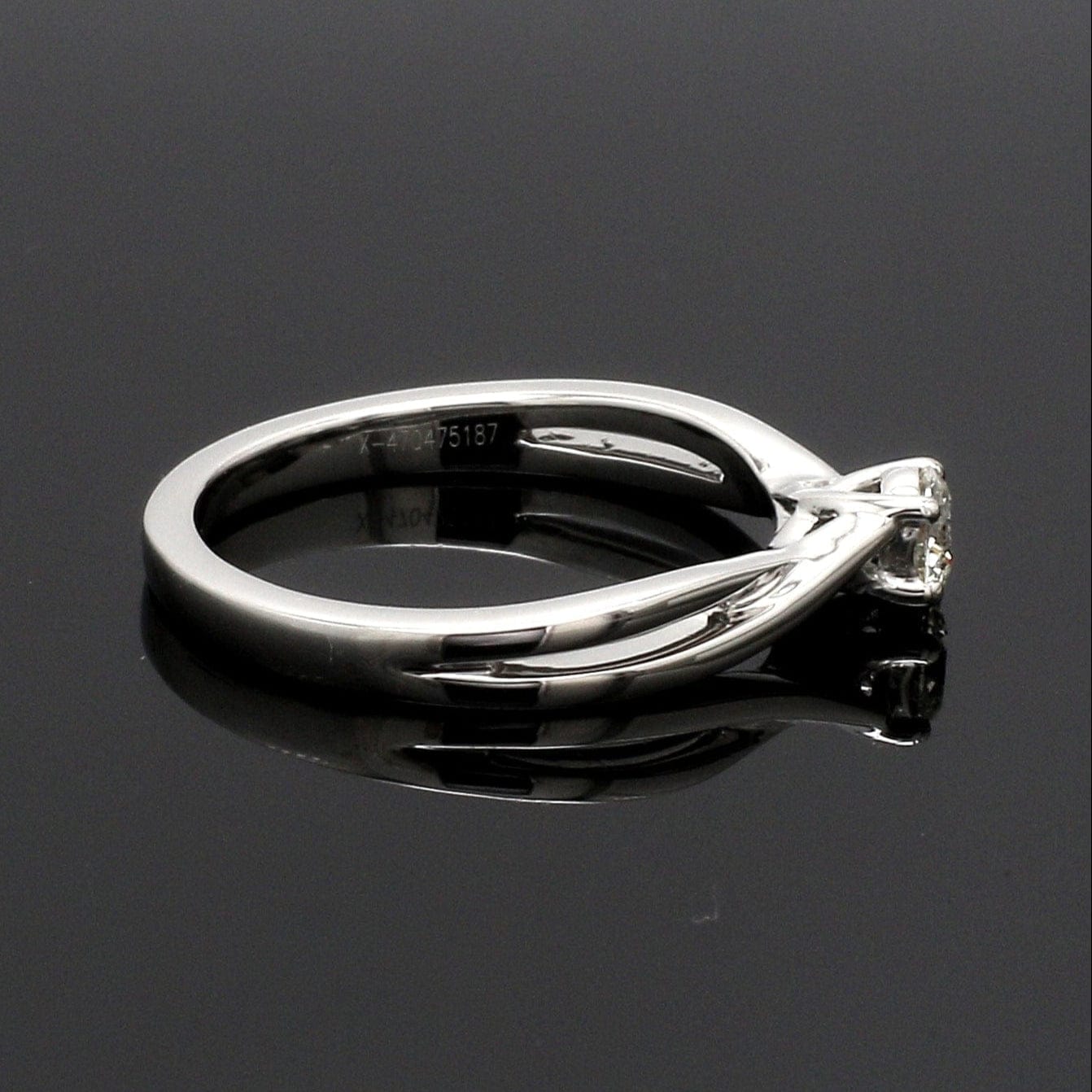 Jewelove™ Rings VS J / Women's Band only 50-Pointer 4 Prong Platinum Solitaire Ring with a Twist JL PT 676-B