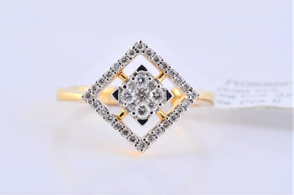 Classic Floral Pattern Diamond Finger Ring